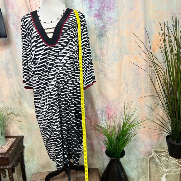 πStudio One Studio One V-Neckline 1/2 Sleeves PluPlus Size Soft Flowing Dress - Picture 5 of 15